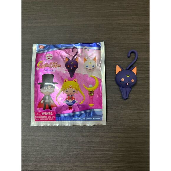 Pretty Guardian Sailor Moon Series 6 Figural Blind Bag Magnet - Luna - Picture 1 of 2